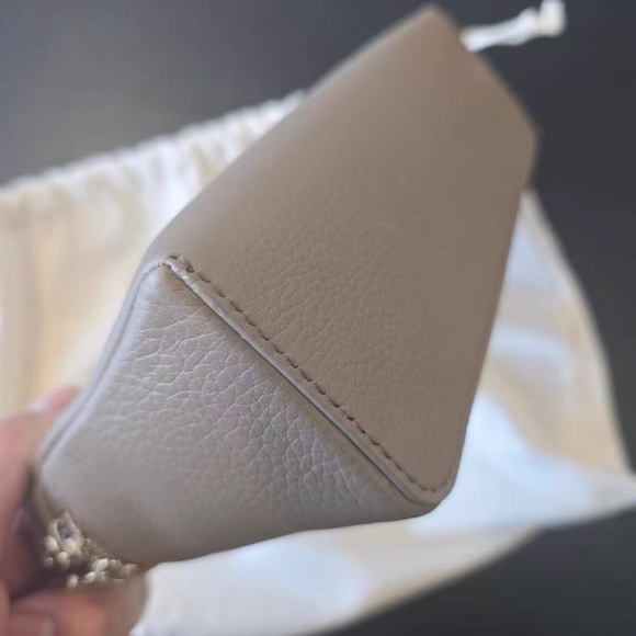 Loro Piana Pebbled Leather Vanity Case in Taupe - Picture 4 of 7